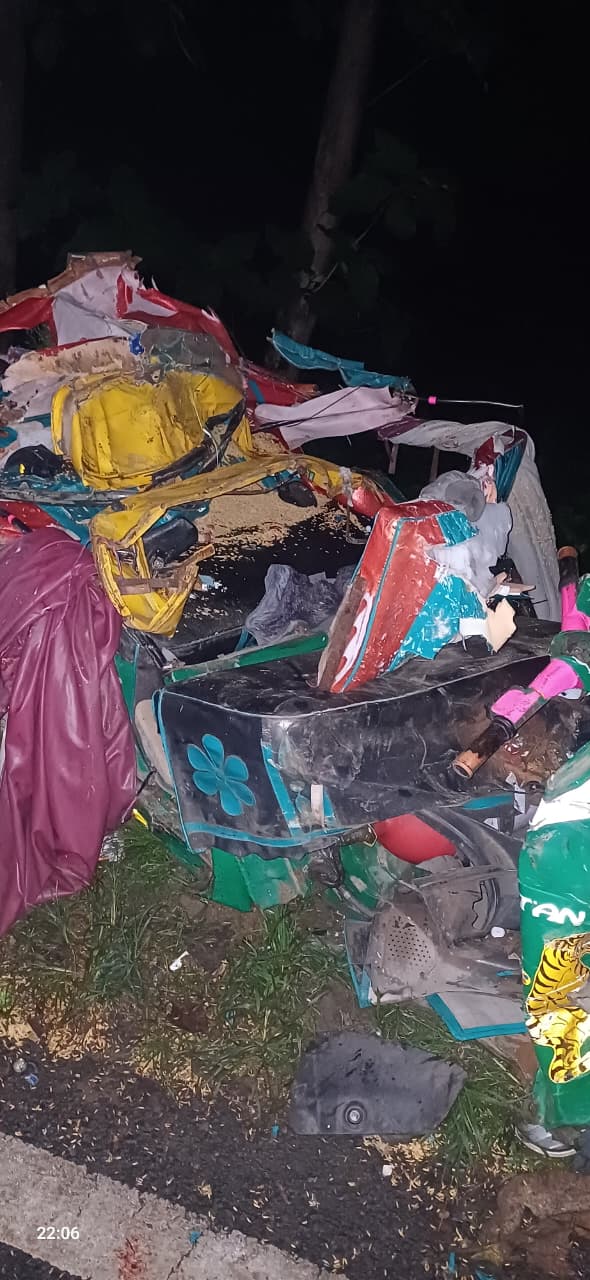 रांची: अनगड़ा में ऑटो पर पलटा ट्रक, चार लोगों की मौत