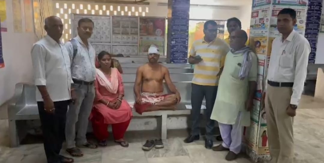 गिरिडीहः घर के सामने सफाई को लेकर पड़ोसियों में मारपीट, चार लोग घायल