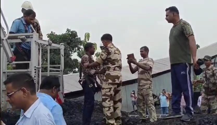 धनबाद का न्यू मधुबन वाशरी हादसा: सेलो धराशायी, फंसे कर्मी को 12 घंटे बाद निकाला गया