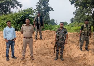 लातेहारः 2800 घन फीट अवैध बालू जब्त, प्राथमिकी दर्ज
