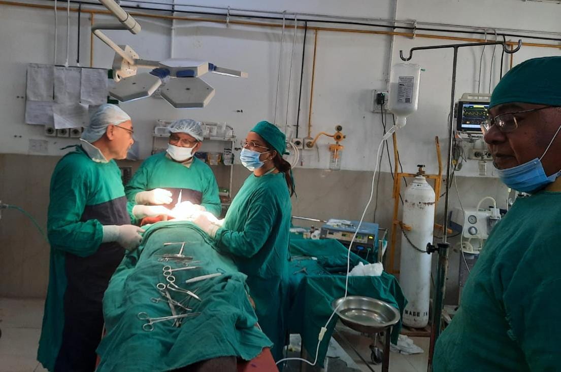 धनबादः सदर अस्पताल के डॉक्टरों ने किया मरीज के थायरोग्लोसल सिस्ट का सफल ऑपरेशन