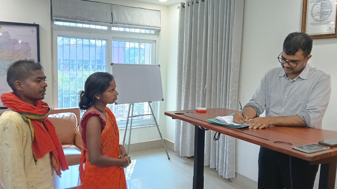 लातेहार डीसी ने जन शिकायत निवारण में सुनीं लोगों की फरियाद