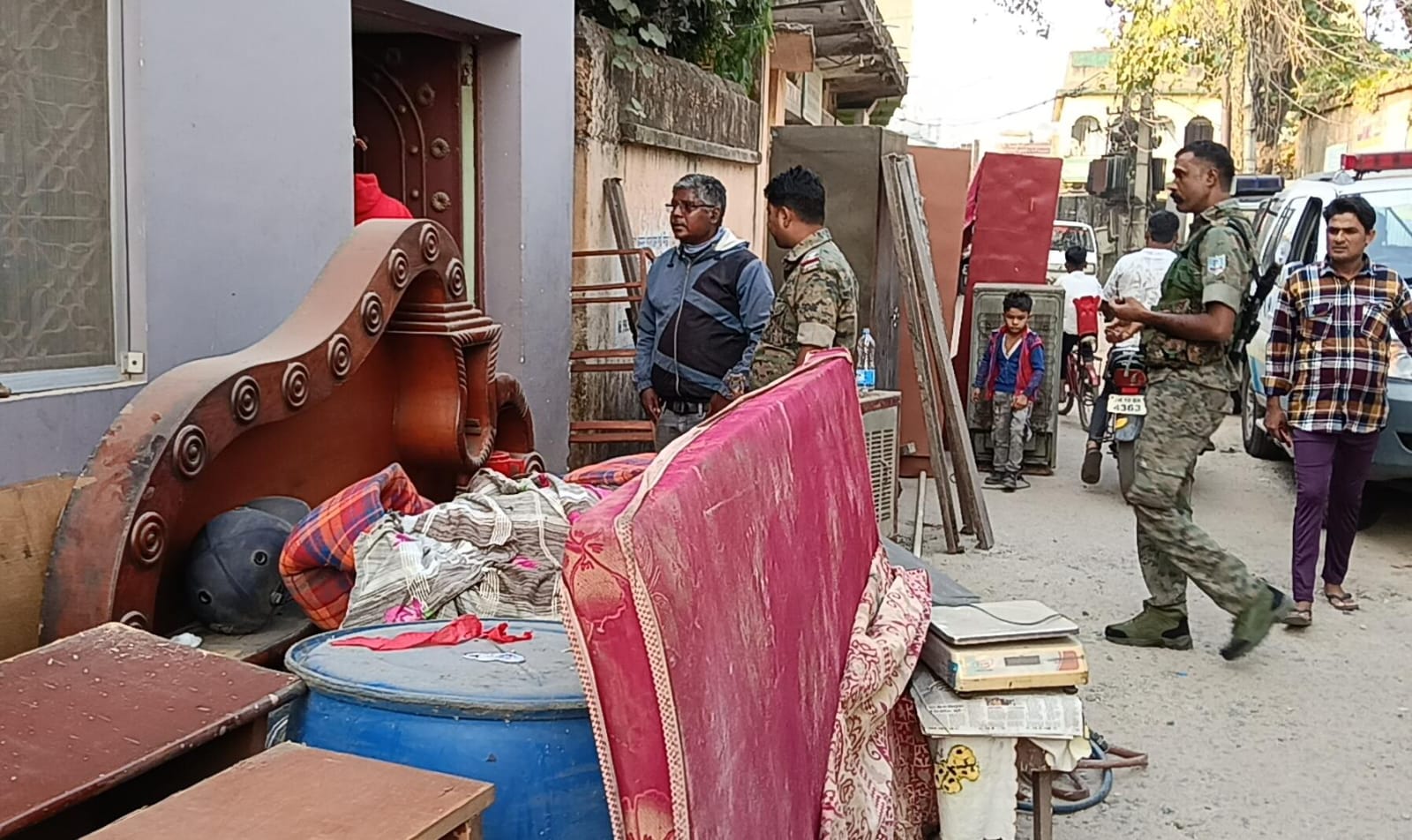 धनबादः गैंगस्टर प्रिंस खान के नेटवर्क पर प्रहार, सैफी के घर की कुर्की-जप्ती