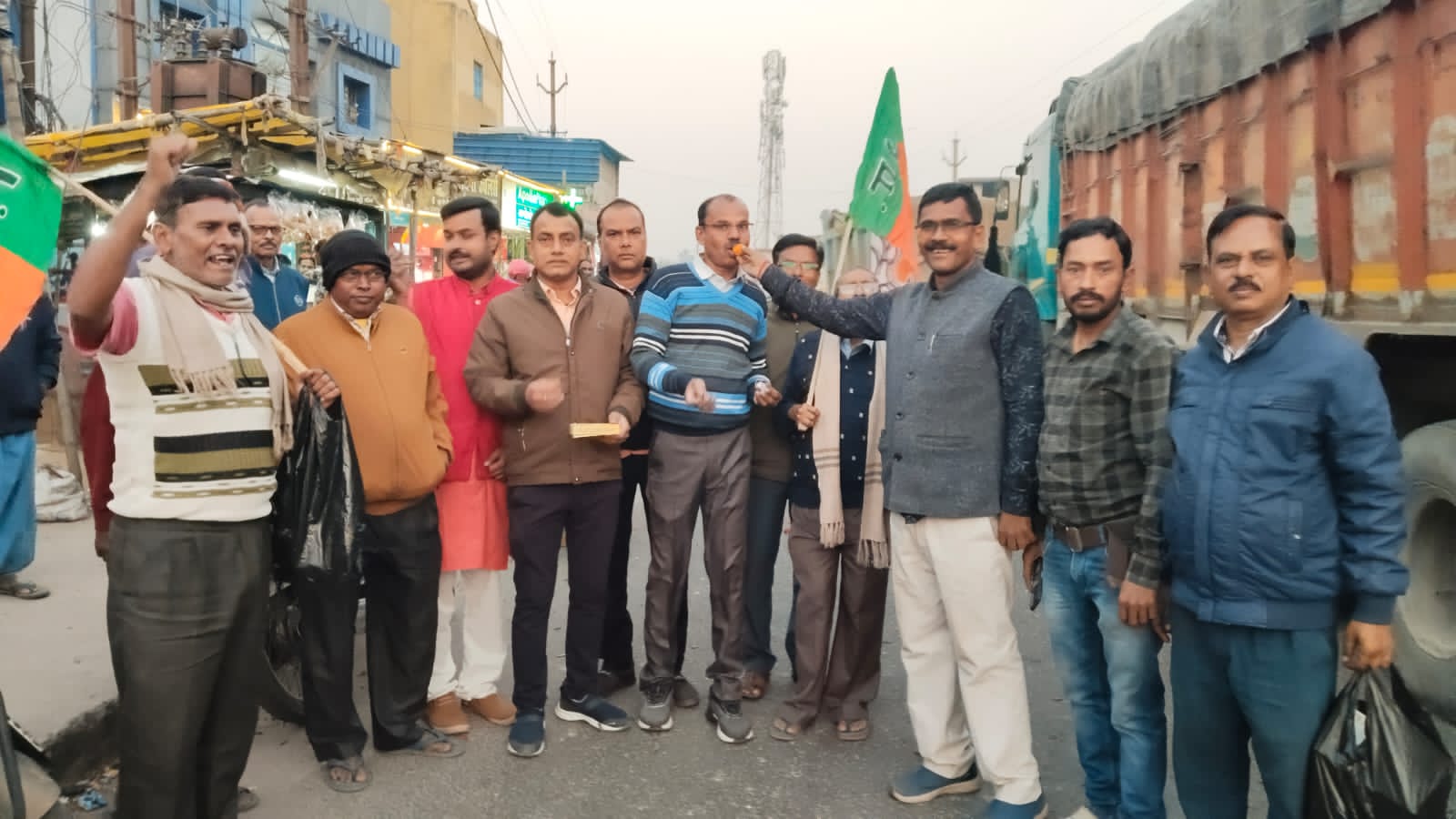 रामगढ़ः बिहार में NDA की ऐतिहासिक जीत पर भाजपा कार्यकर्ताओं ने मनाया जश्न