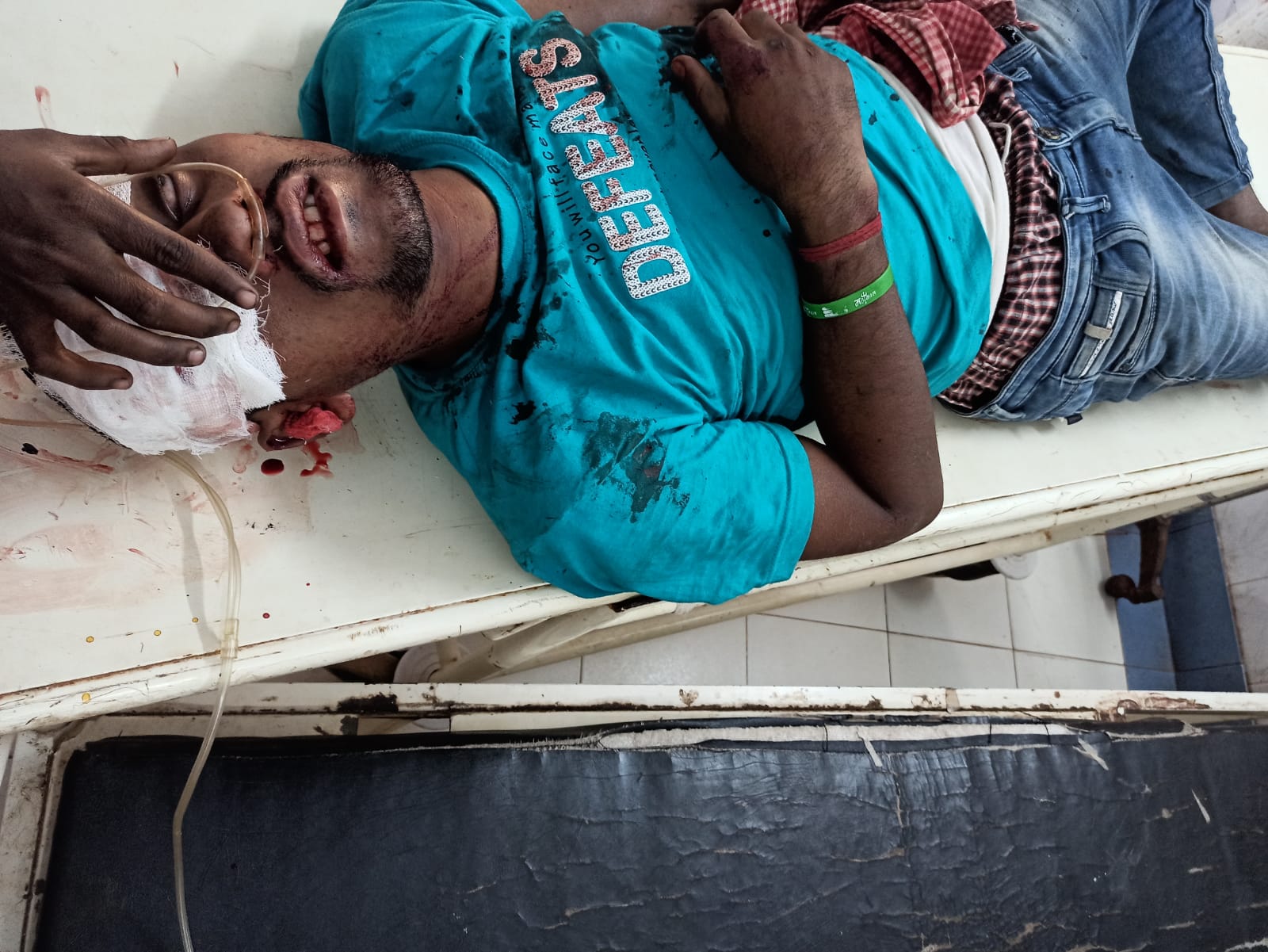 बहरागोड़ाः 2 बाइक की टक्कर में 4 लोग घायल,  दो ओडिशा रेफर