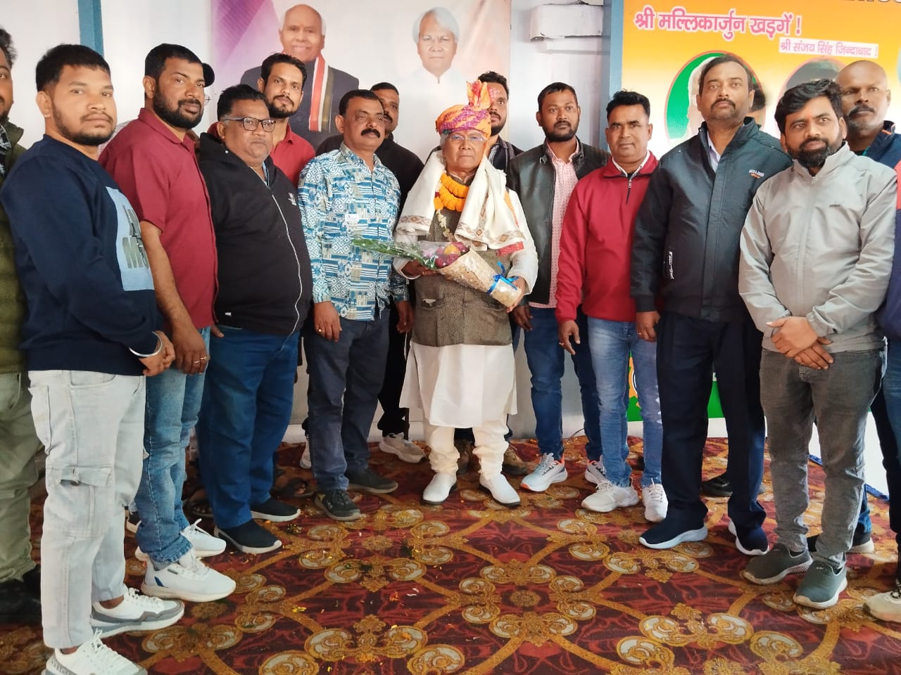 जादूगोड़ाः यूसिल लेबर यूनियन ने मनाया इंटक नेता राकेश्वर पांडेय का 66वां जन्मदिन