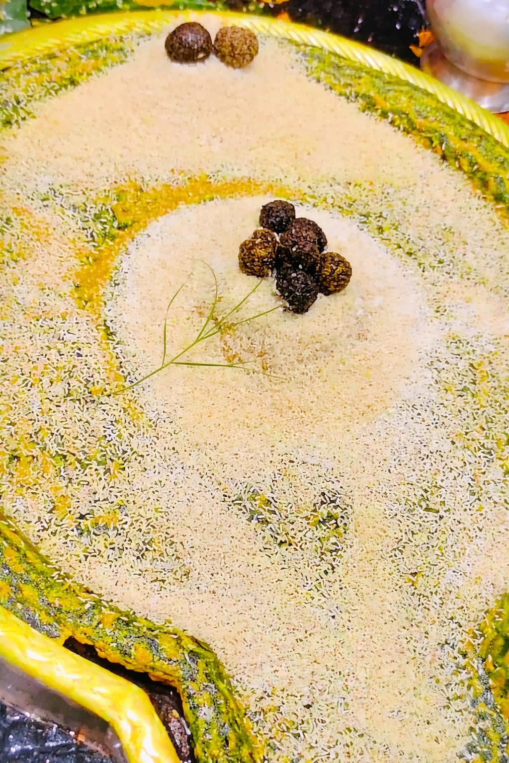 देवघरः मकर संक्रांति पर बाबा मंदिर में उमड़े श्रद्धालु, बाबा को लगा तील व खिचड़ी का भाोग