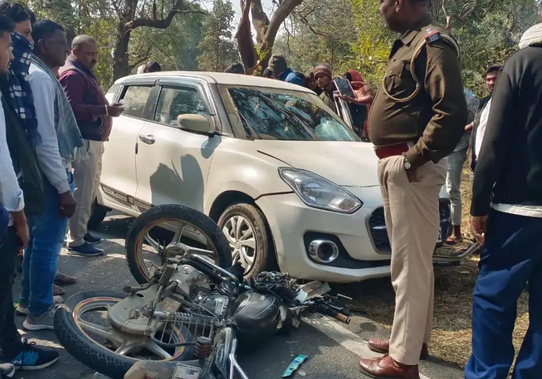 पलामूः तरहसी में बाइक व कार की टक्कर में युवक की मौत