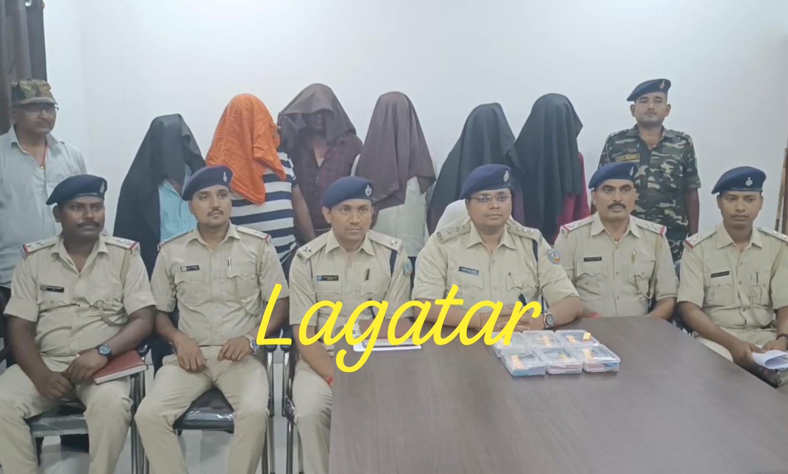 झरिया में अवैध लॉटरी के धंधे के खिलाफ पुलिस की कार्रवाई,  6 गिरफ्तार