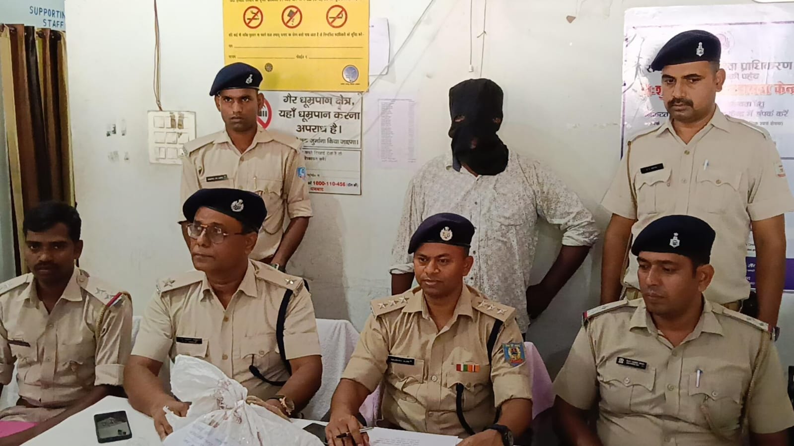 धनबादः 2 किलो गांजा के साथ किराना दुकानदार गिरफ्तार