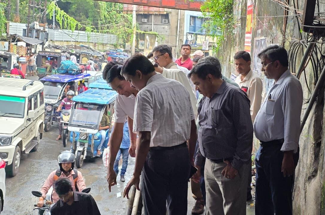 धनबादः गया पुल अंडरपास में पहले नाली की रिपेयरिंग, फिर बिछेंगे पेवर ब्लॉक