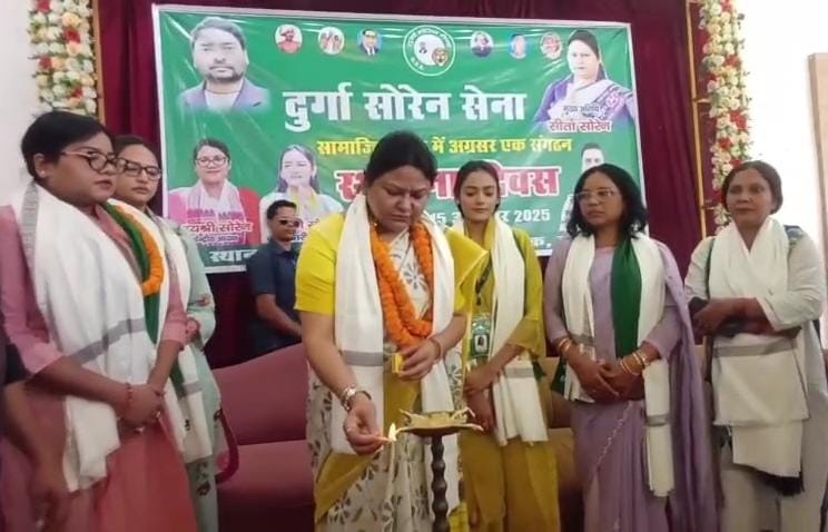 धनबादः सीता सोरेन का सरकार पर तीखा हमला, स्वास्थ्य मंत्री इरफान को कहा मानसिक रोगी