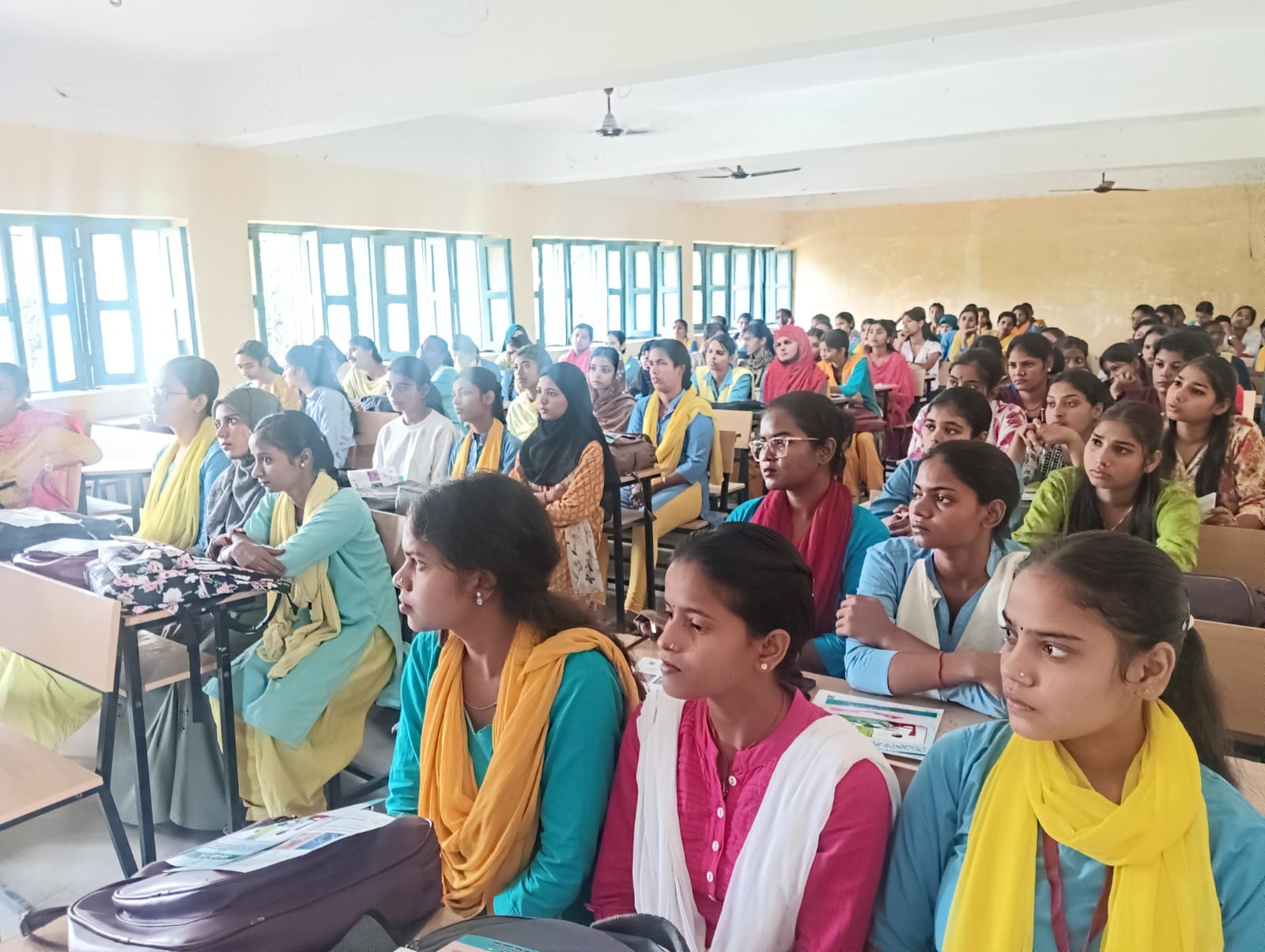 पलामूः कॉलेजों में एचआईवी जागरूकता कार्यशाला, स्टूडेंट्स को बताए बचाव के उपाय