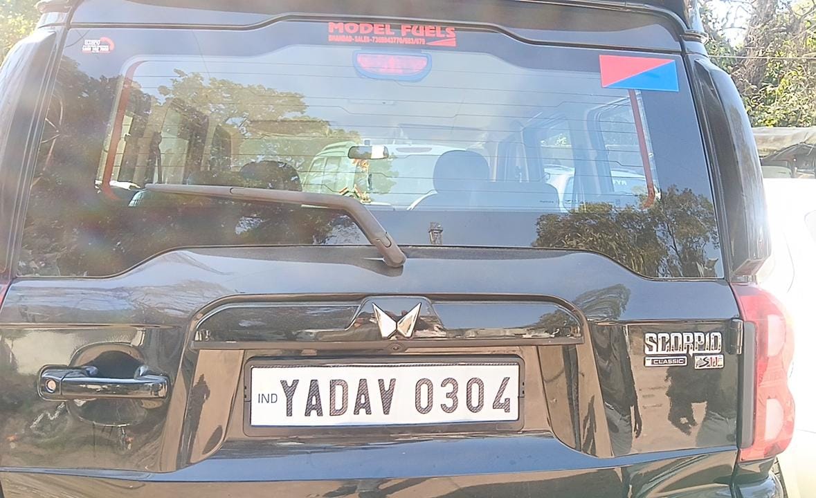 धनबादः रसूख दिखाना पड़ा भारी, पुलिस का स्टिकर लगा स्कॉर्पियो जब्त