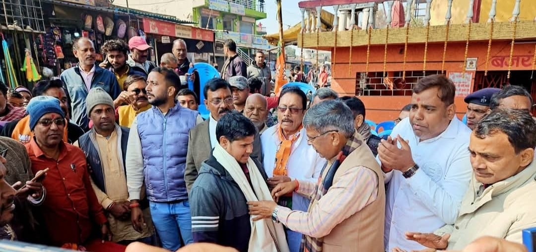 रामगढ़ः अपहृत बच्चे अंश व अंशिका को ढूंढने वाले युवकों को भाजपा ने किया सम्मानित