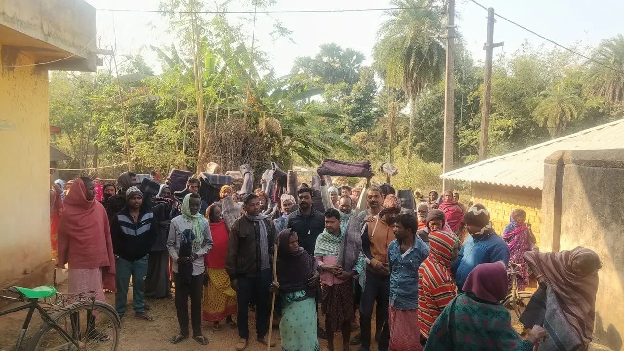 बहरागोड़ाः सांसद की पहल पर 200 जरूरतमंदों के बीच कंबल का वितरण