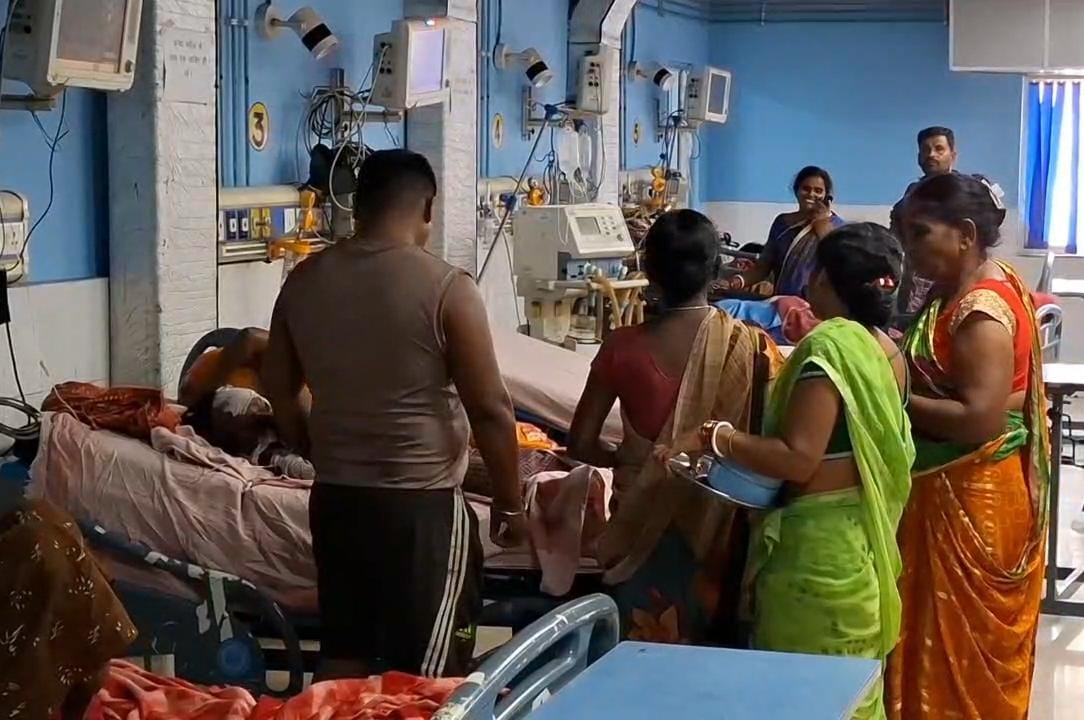 धनबादः आवारा कुत्तों ने बच्ची पर किया हमला, हालत नाजुक, रिम्स रेफर