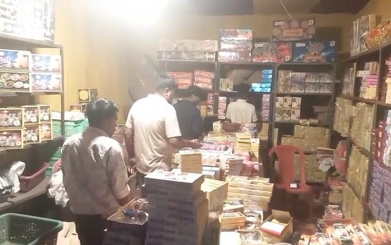 धनबादः दीपावली को लेकर प्रशासन अलर्ट, खुले मैदानों में लगेगा पटाखा बाजार