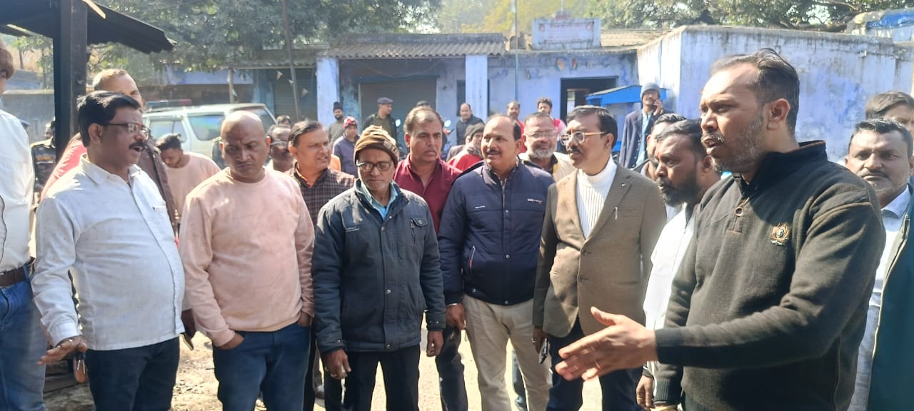 रामगढ़ः सौंदा डी में दो ज्वेलरी दुकानों में लाखों के गहनों की चोरी