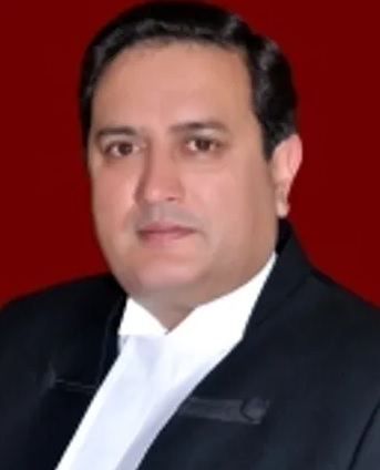 जमशेदपुरः झारखंड हाईकोर्ट के मुख्य न्यायाधीश पहुंचे यूसिल, माइंस में जाकर जानी यूरेनियम उत्पादन की विधि