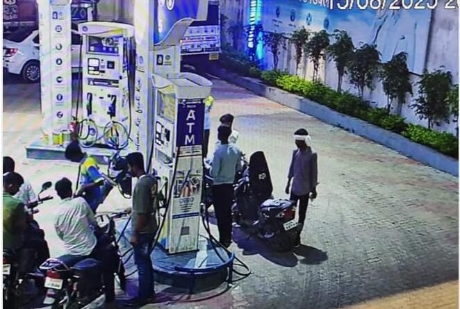हजारीबाग में पेट्रोल पंप मैनेजर से 2.80 लाख की लूट