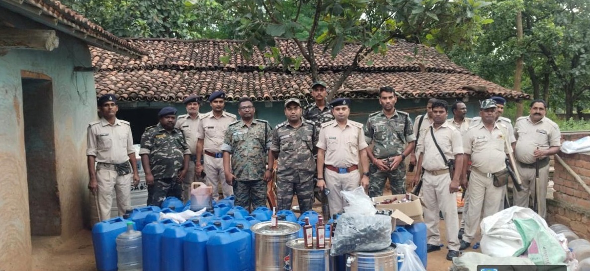 गिरिडीहः उत्पाद विभाग ने नकली शराब फैक्ट्री ध्वस्त की, 6 के खिलाफ केस दर्ज
