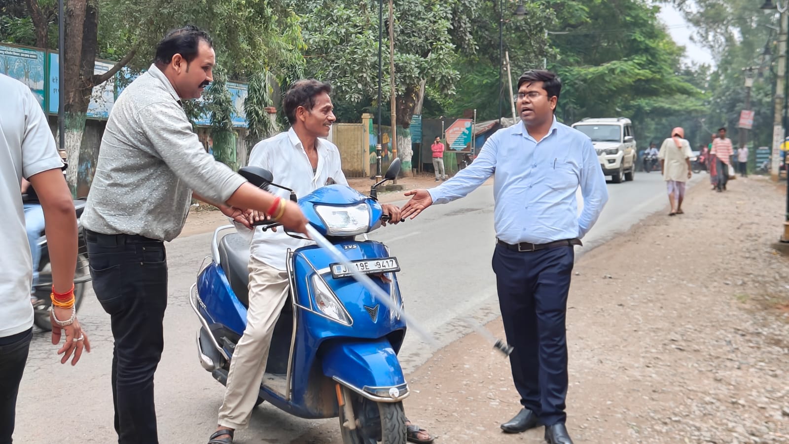 लातेहार में वाहन जांच अभियान, डीटीओ ने 33 गाड़ियों से वसूला 55 हजार रुपये जुर्माना