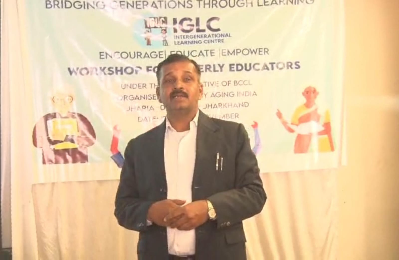 धनबादः बच्चों के व्यक्तित्व विकास को वरिष्ठ नागरिकों को शिक्षा से जोड़ रही हेल्दी एजिंग इंडिया