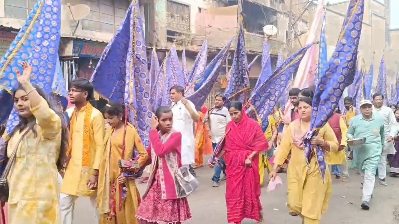 श्याम मंदिर का रजत जयंती महोत्सव, झरिया में निकली भव्य निशान शोभायात्रा