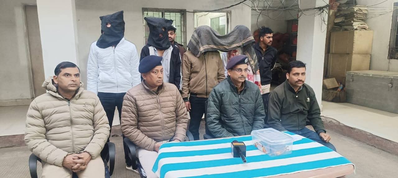 देवघरः नंदन पहाड़ क्षेत्र में रंगदारी गिरोह का भंडाफोड़, 4 गिरफ्तार, 8 किशोर भी पकड़ाए