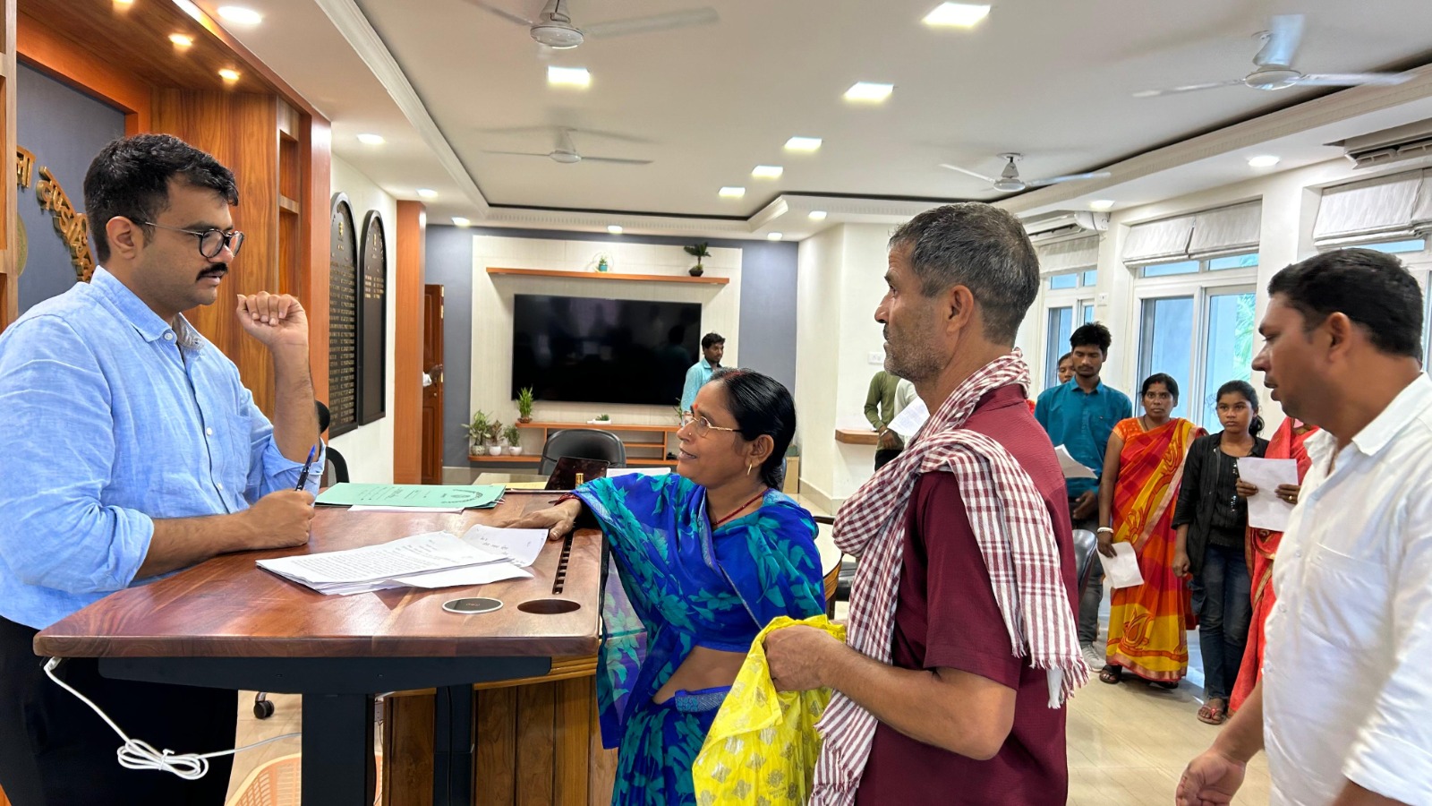 लातेहारः जन शिकायत निवारण का आयोजन, डीसी ने सुनीं लोगों की समस्याएं