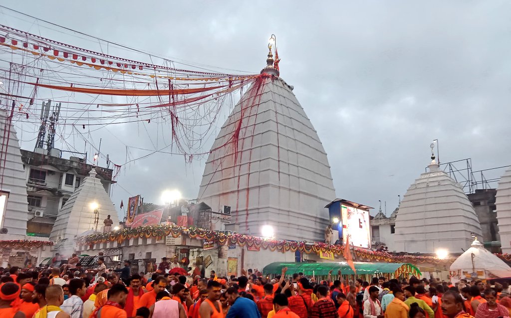 देवघरः बाबा मंदिर में ड्यूटी के दौरान पुलिस कर्मियों को पूजा करने से नहीं रोकने पर ASI सस्पेंड