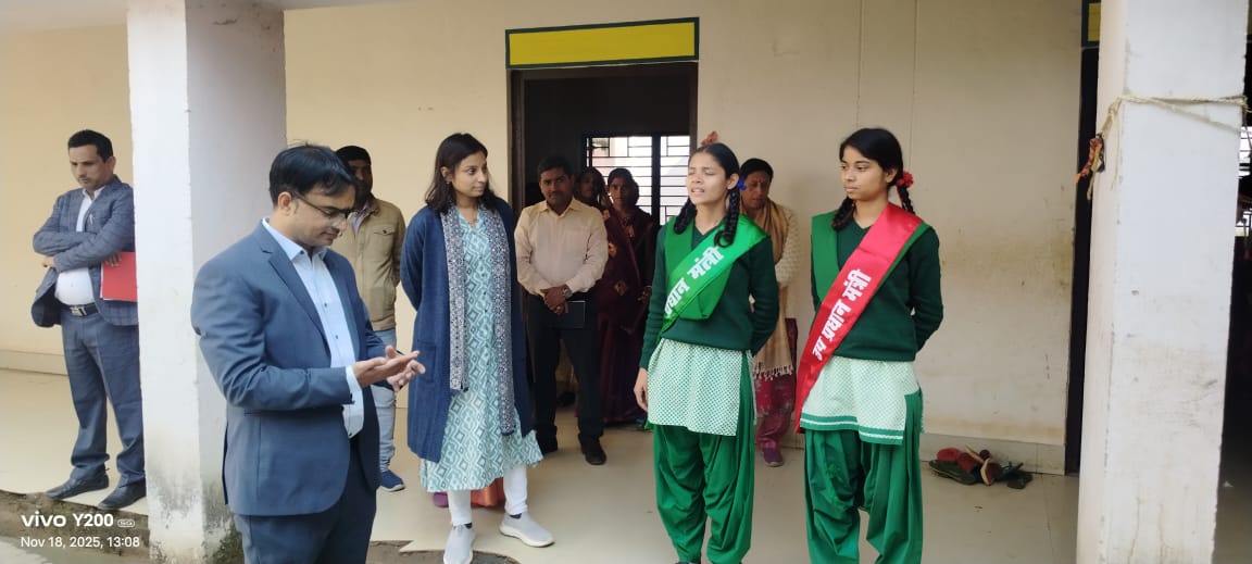 रामगढ़ः डीसी ने झारखंड बालिका आवासीय विद्यालय दुलमी का किया निरीक्षण