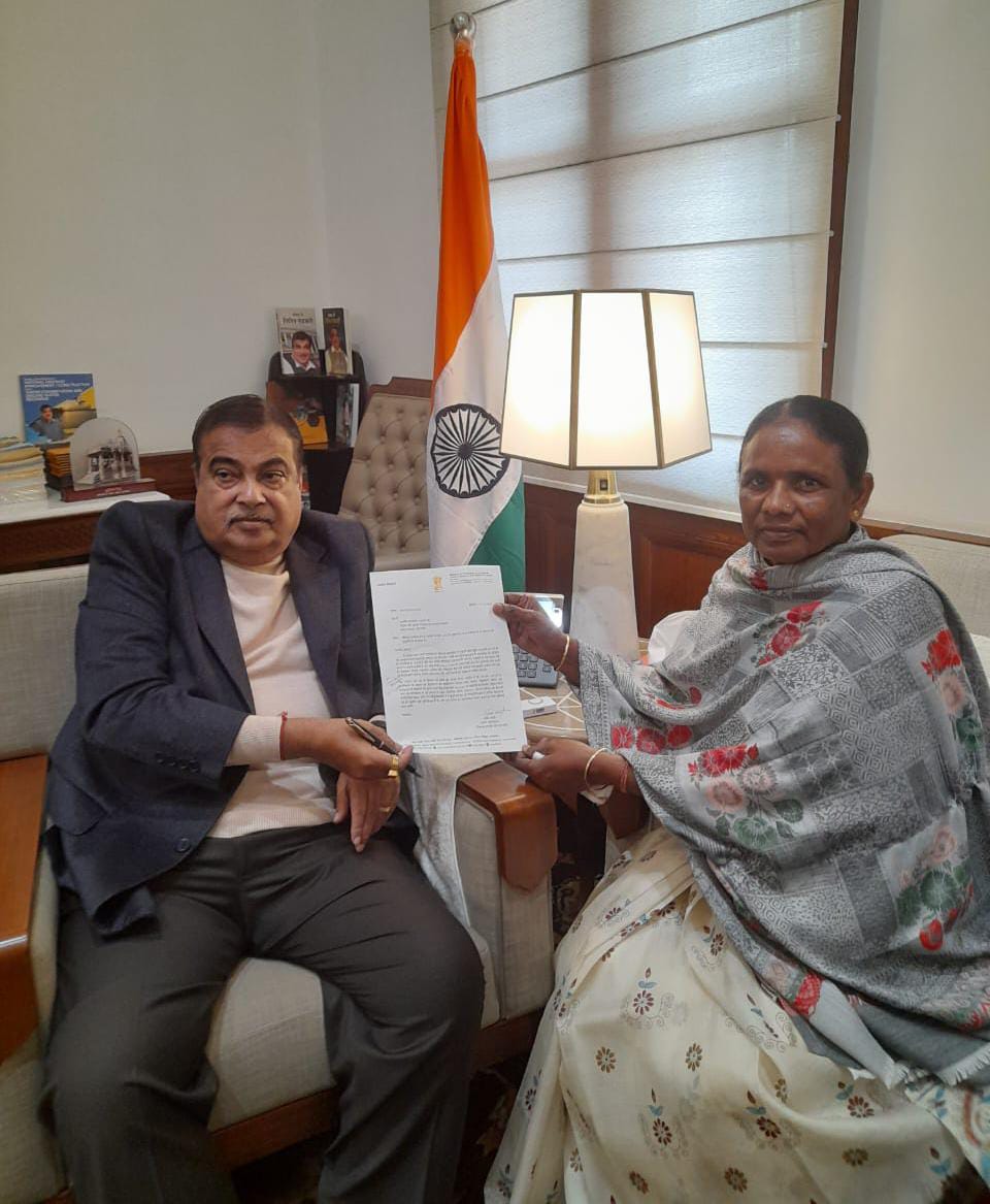 सांसद जोबा माझी गडकरी से मिलीं, चक्रधरपुर-राउरकेला एनएच के चौड़ीकरण की रखी मांग
