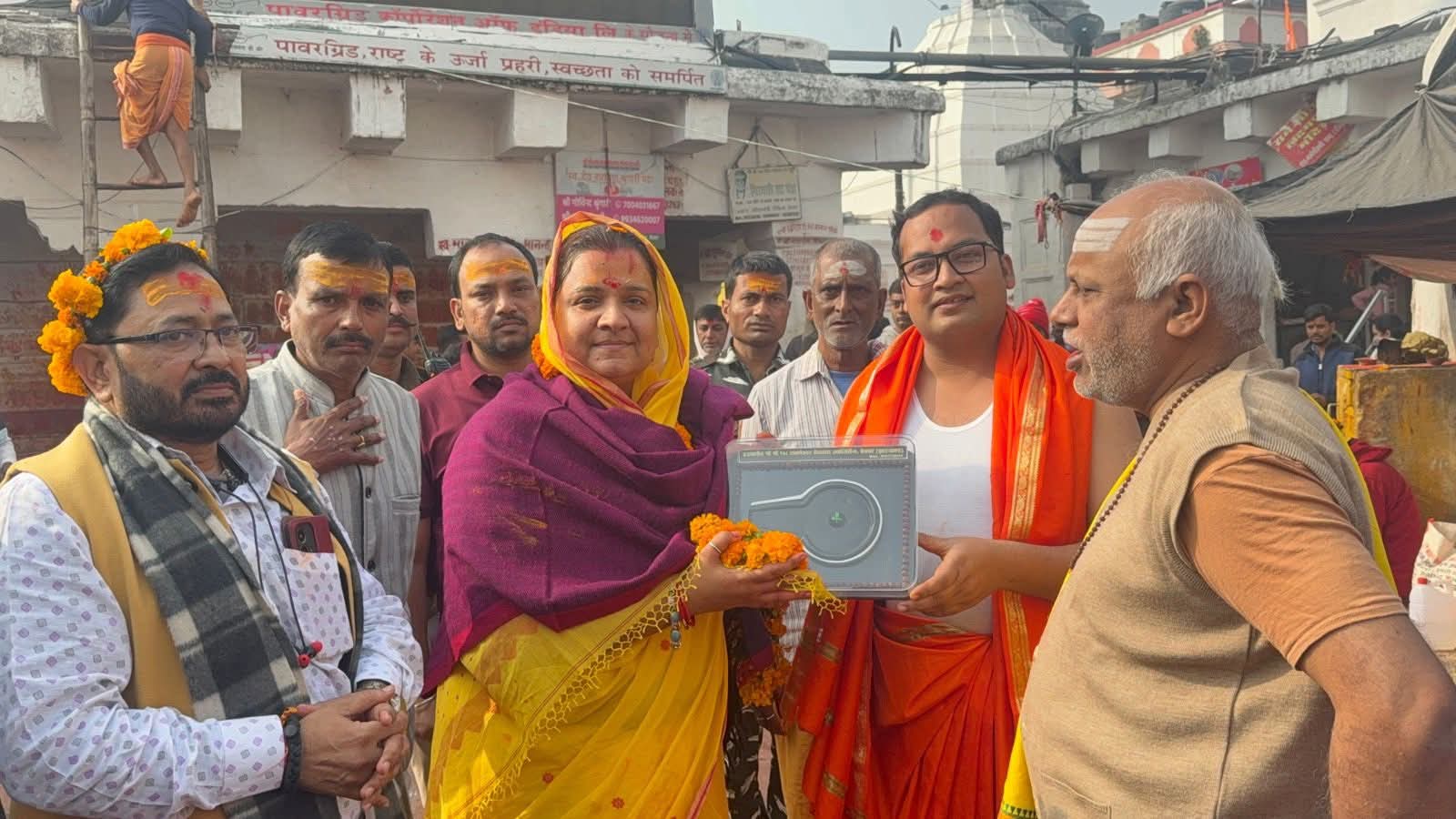 बोकारो विधायक श्वेता सिंह पहुंचीं देवघर, बाबा मंदिर में कीं पूजा