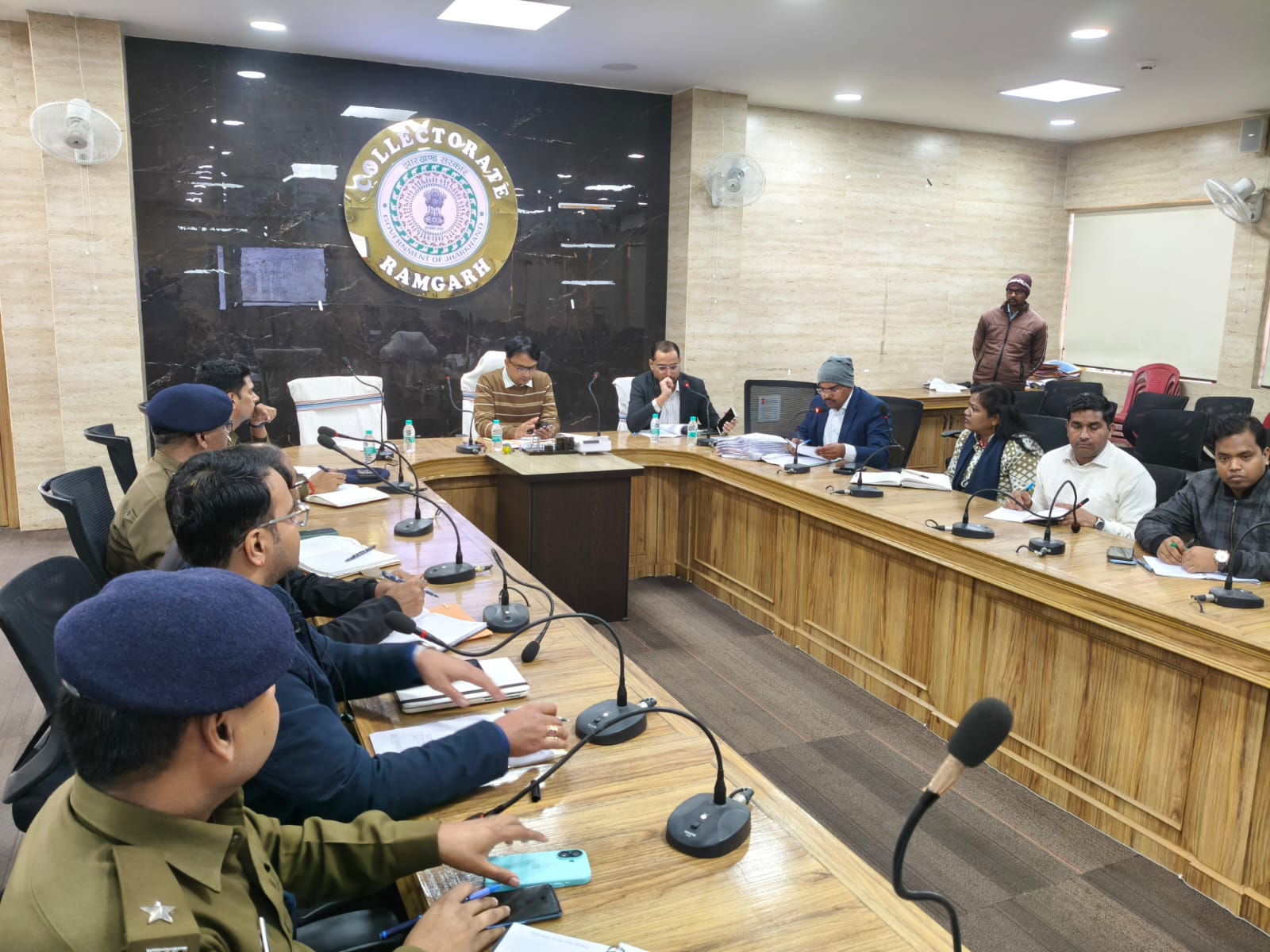 अवैध खनन पर प्रभावी तरीके से रोक लगाएं: रामगढ़ डीसी