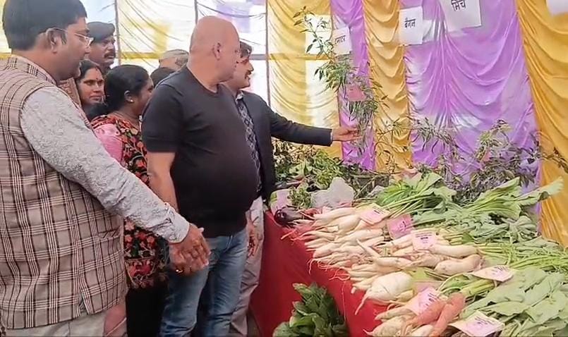 धनबादः निरसा में लगा किसान मेला, किसानों को दी गई आधुनिक कृषि तकनीक की जानकारी