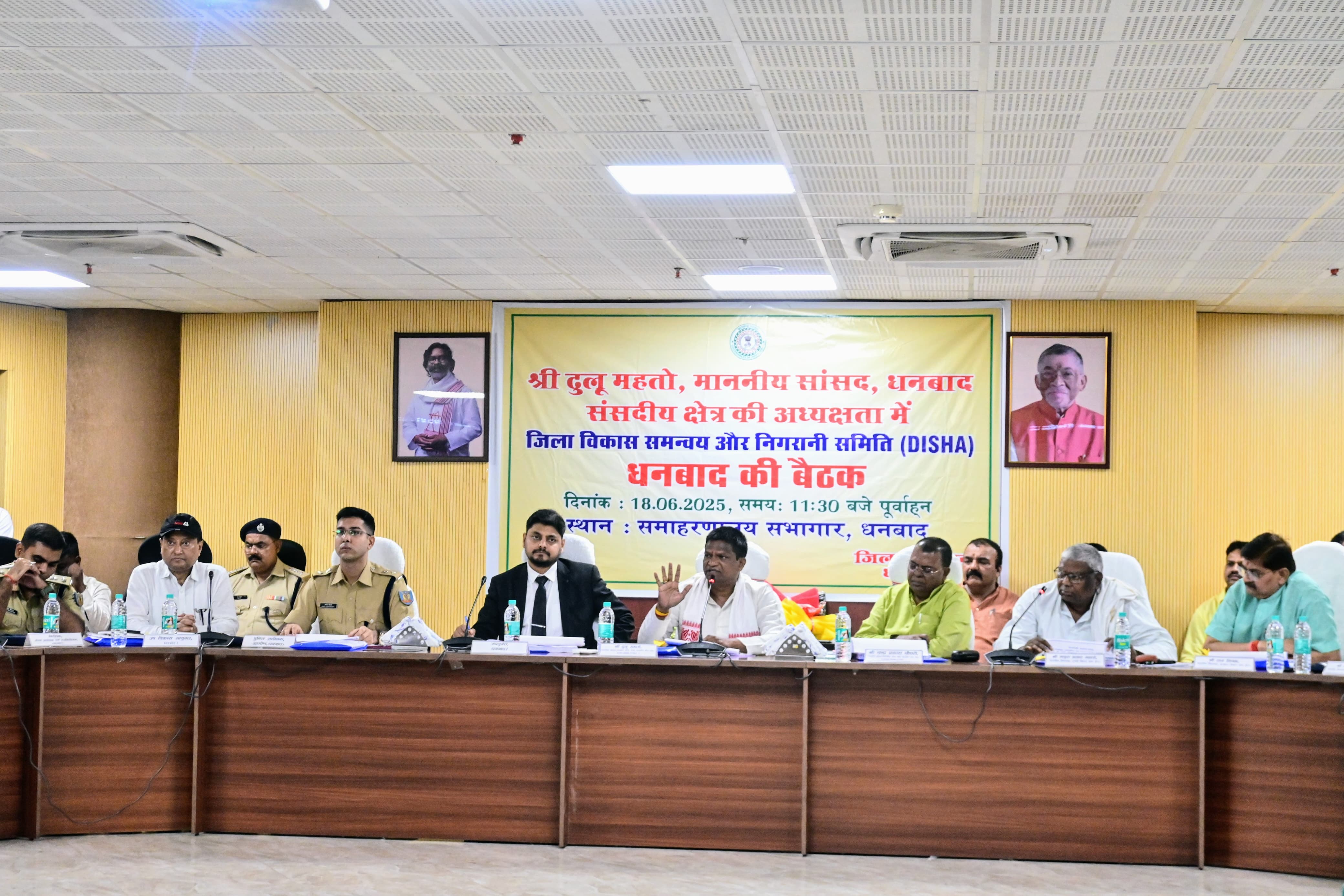 धनबादः दिशा की बैठक में सांसद ने उठाए एयरपोर्ट, खनन व विकास के मुद्दे