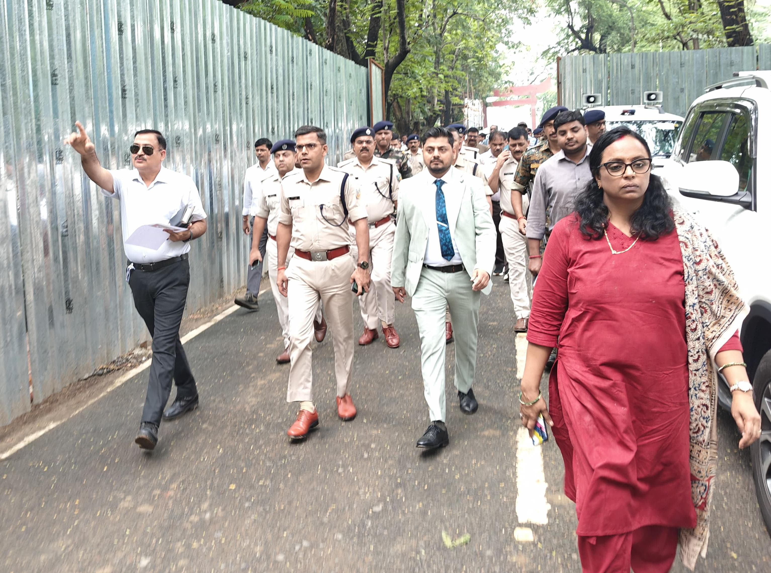 राष्ट्रपति के धनबाद दौरे को लेकर डीसी-एसएसपी ने किया कार्यक्रम स्थल व रूट का निरीक्षण