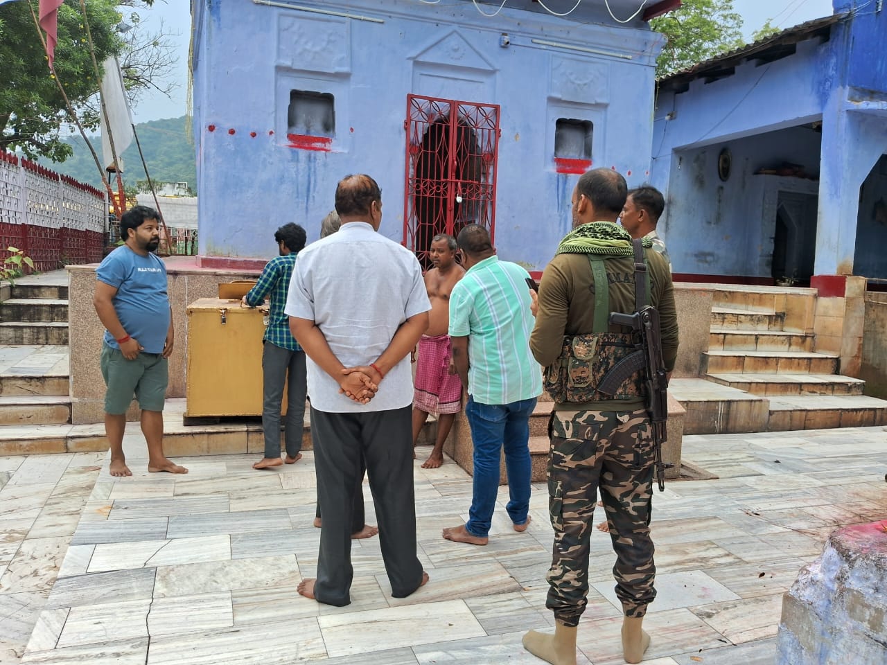 लातेहारः चंदवा के भगवती मंदिर की दानपेटी का ताला काट रुपयों की चोरी