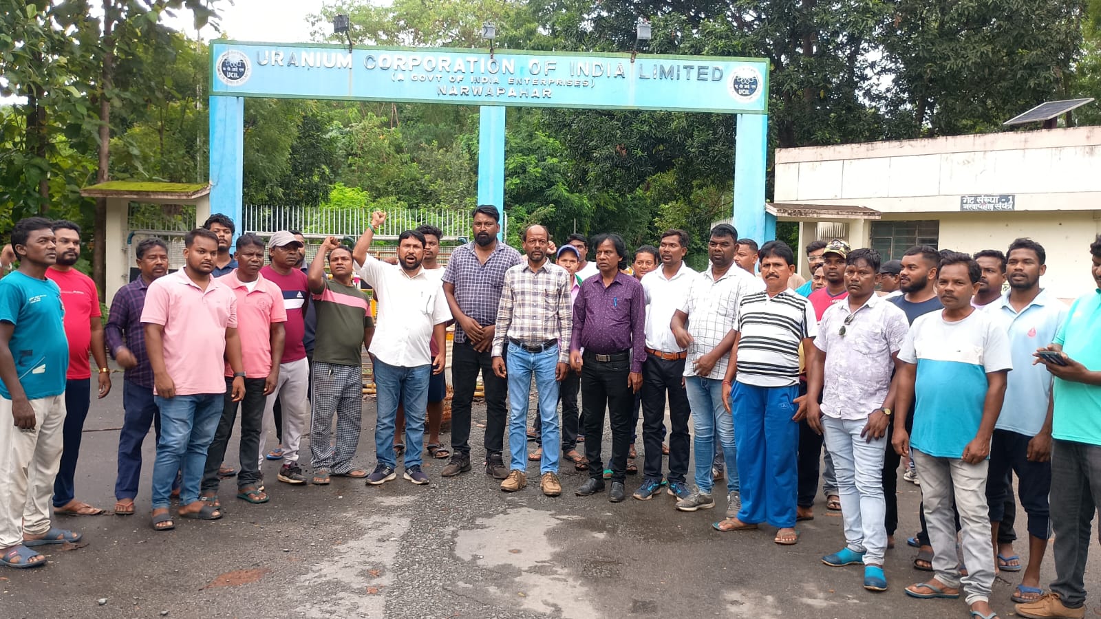 जमशेदपुरः सहायक श्रमायुक्त के साथ वार्ता के बाद यूसिल के ठेका मजदूरों की हड़ताल खत्म