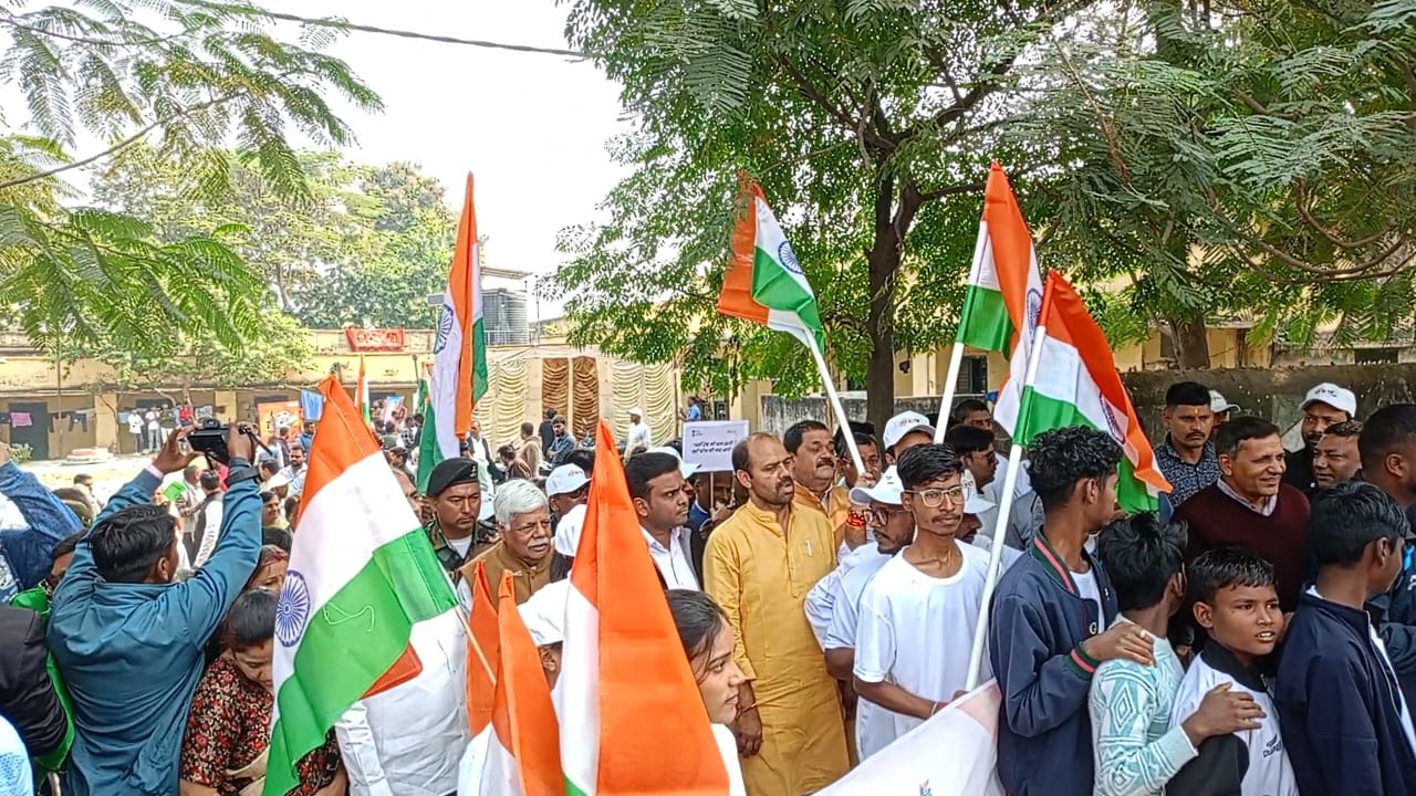 पलामूः पटेल की 150वीं जयंती पर मेदिनीनगर में निकली पदयात्रा, सैकड़ों लोग हुए शामिल