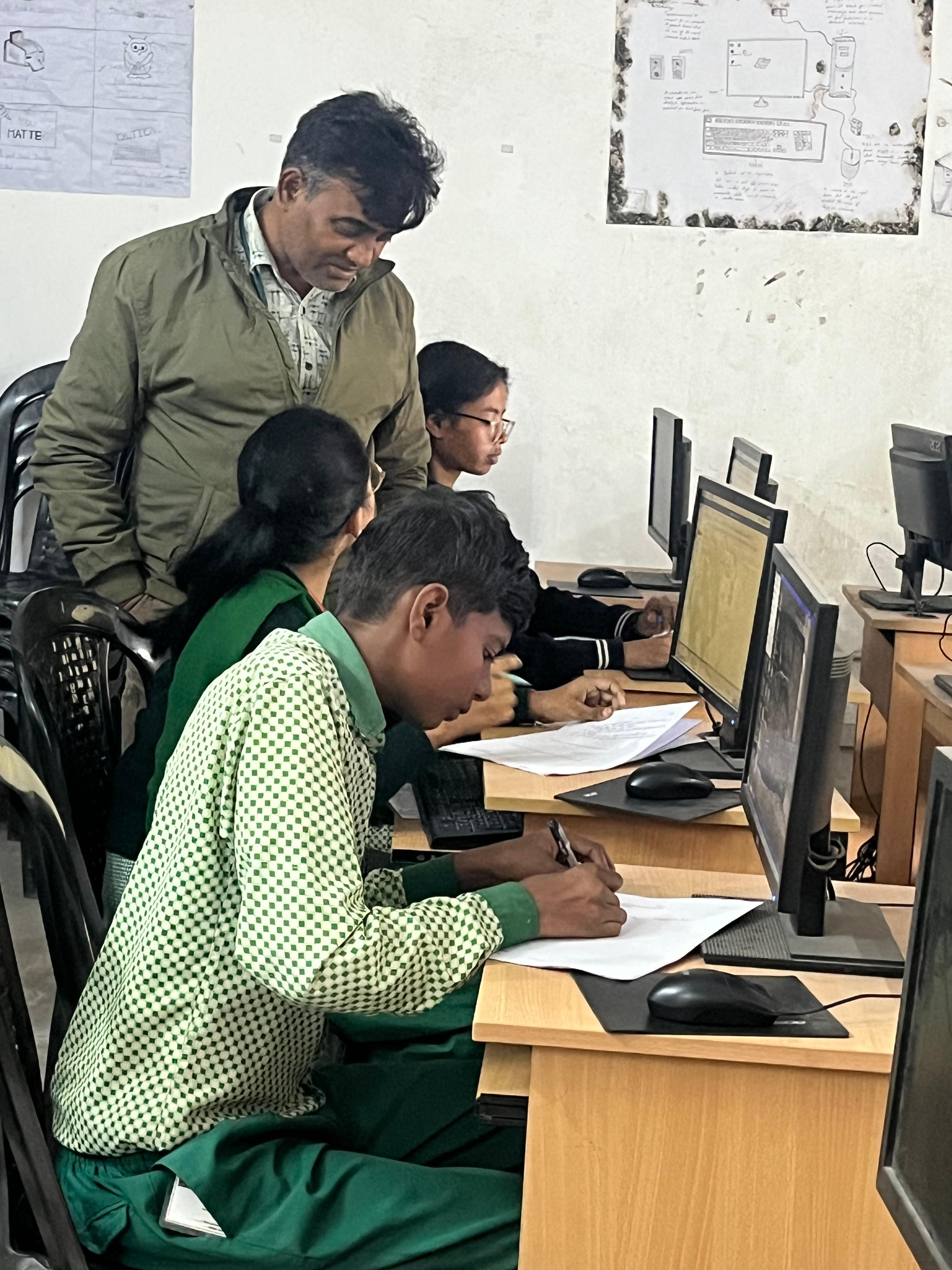 रामगढ़ः डिजिटल शिक्षा विद्यार्थियों के विकास में सहायक- डीईओ