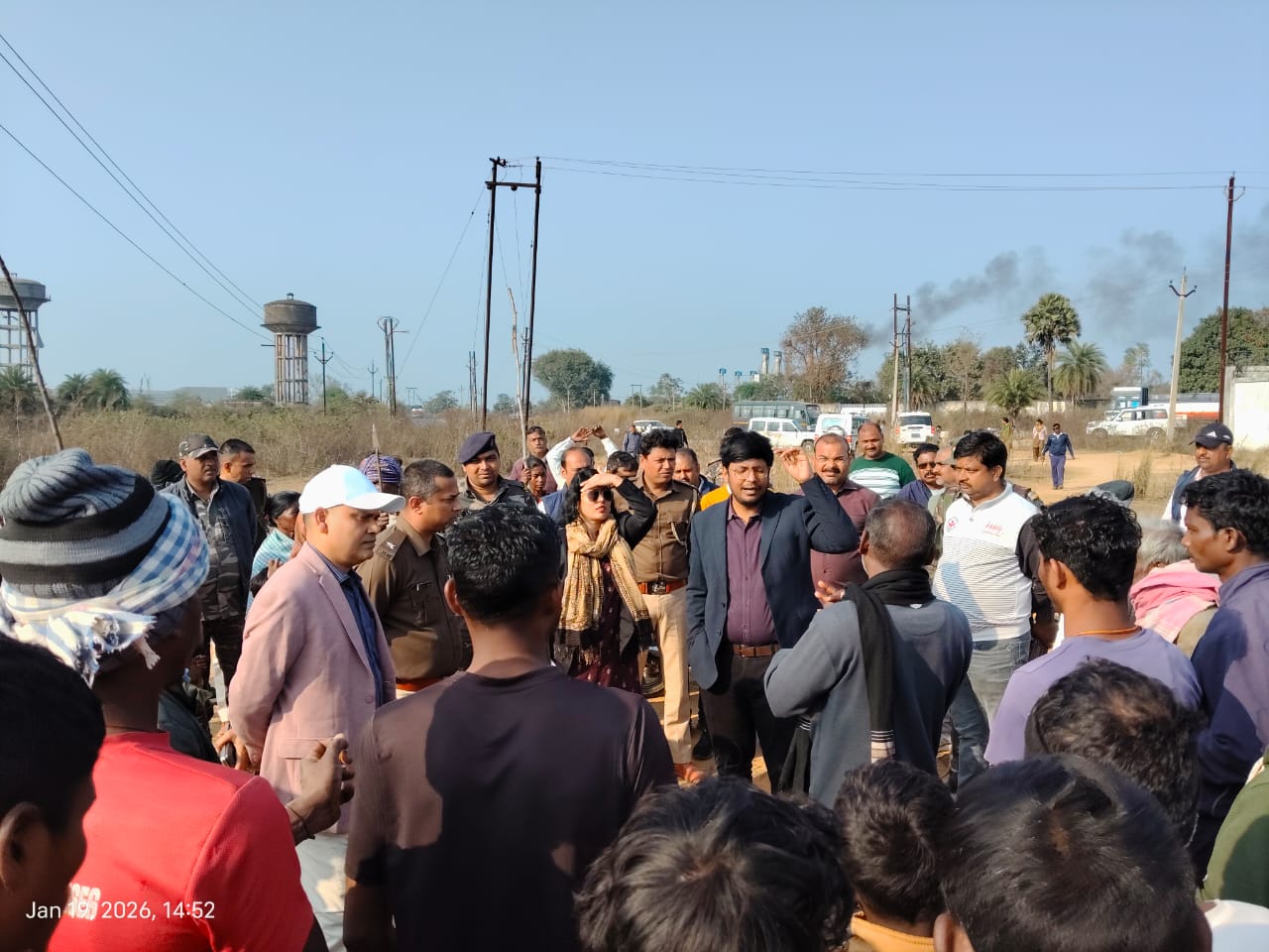 देवघरः आदिवासियों ने जियाडा का निर्माण कार्य रोका, कहा- यह हमारी रैयती जमीन है