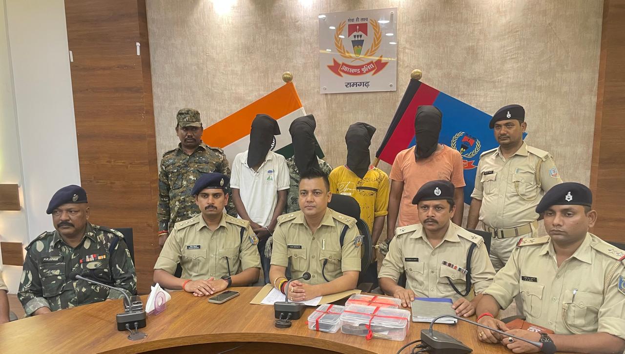 रामगढ़ः पांडेय गिरोह के चार अपराधी अरेस्ट, ठेकेदार व मुंशी को दी थी धमकी