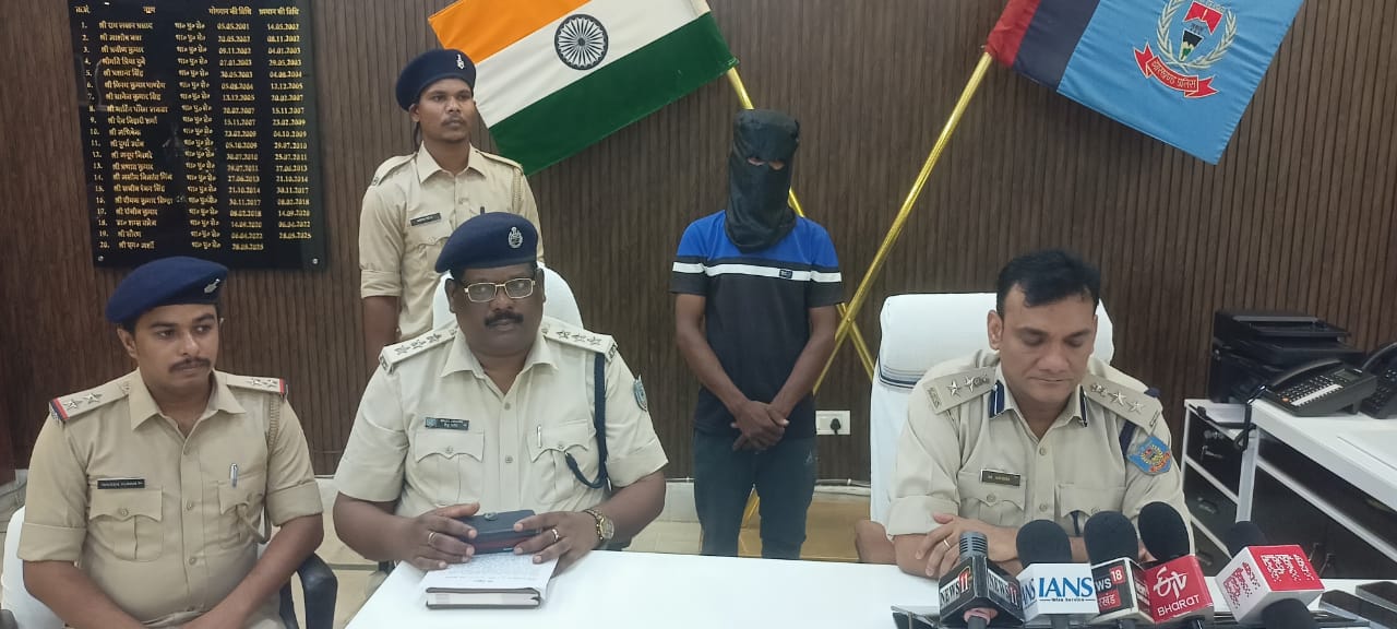 कोलेबिरा में महिला से लूटपाट का आरोपी गिरफ्तार, 28800 रुपये बरामद