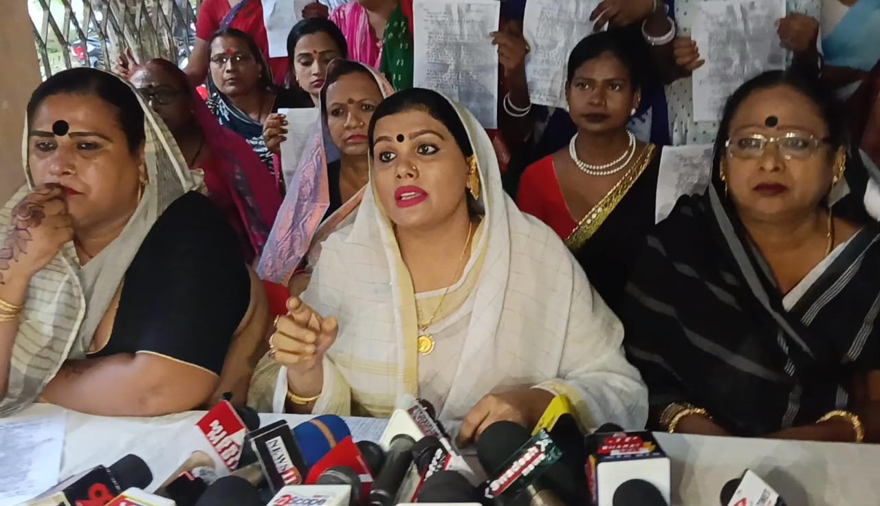 धनबादः किन्नर समाज का विवाद गहराया, श्वेता ने सुनैना पर लगाया जान मारने की धमकी का आरोप