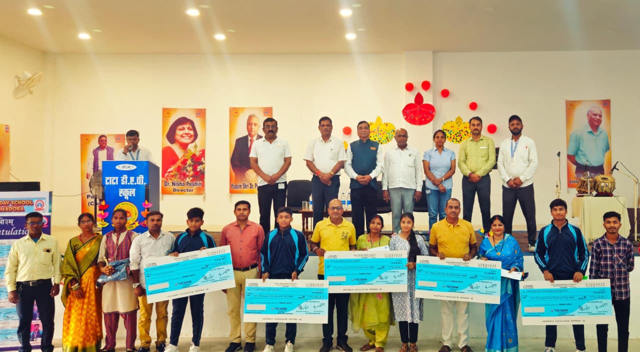 धनबादः नेशनल स्पोर्ट्स मीट में उत्कृष्ट प्रदर्शन करने वाले डीएवी जामाडोबा के खिलाड़ी सम्मानित