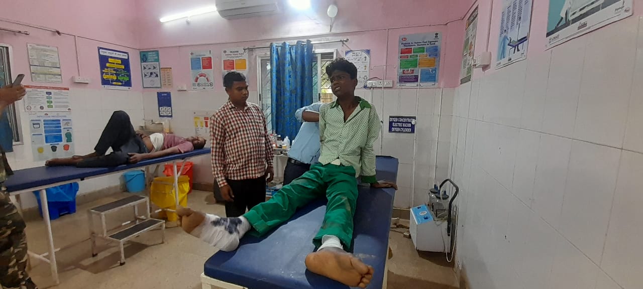 लातेहारः पीसीआर वैन की चपेट में आकर छात्र घायल, अस्पताल में भर्ती
