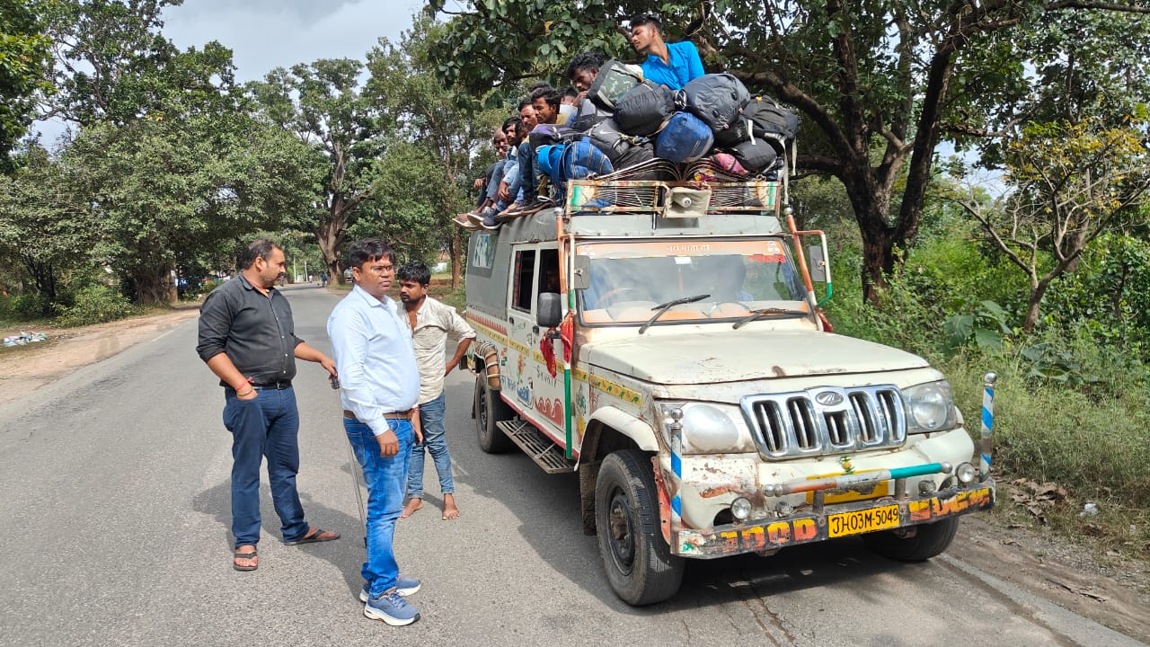 लातेहारः वाहन जांच अभियान में DTO ने वसूले 76500 रुपए जुर्माना